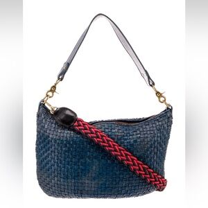 Clare V Moyen Messenger